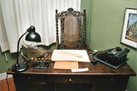 Schreibtisch im historischen B&uuml;ro